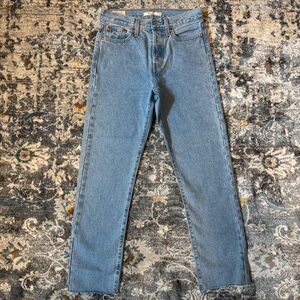Levi’s wedgie straight raw hem 26